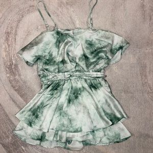 Lightly worn silky romper! Perfect for spring and summer